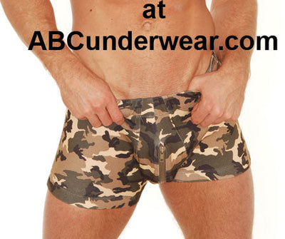 Camo Zipper Pouch Short